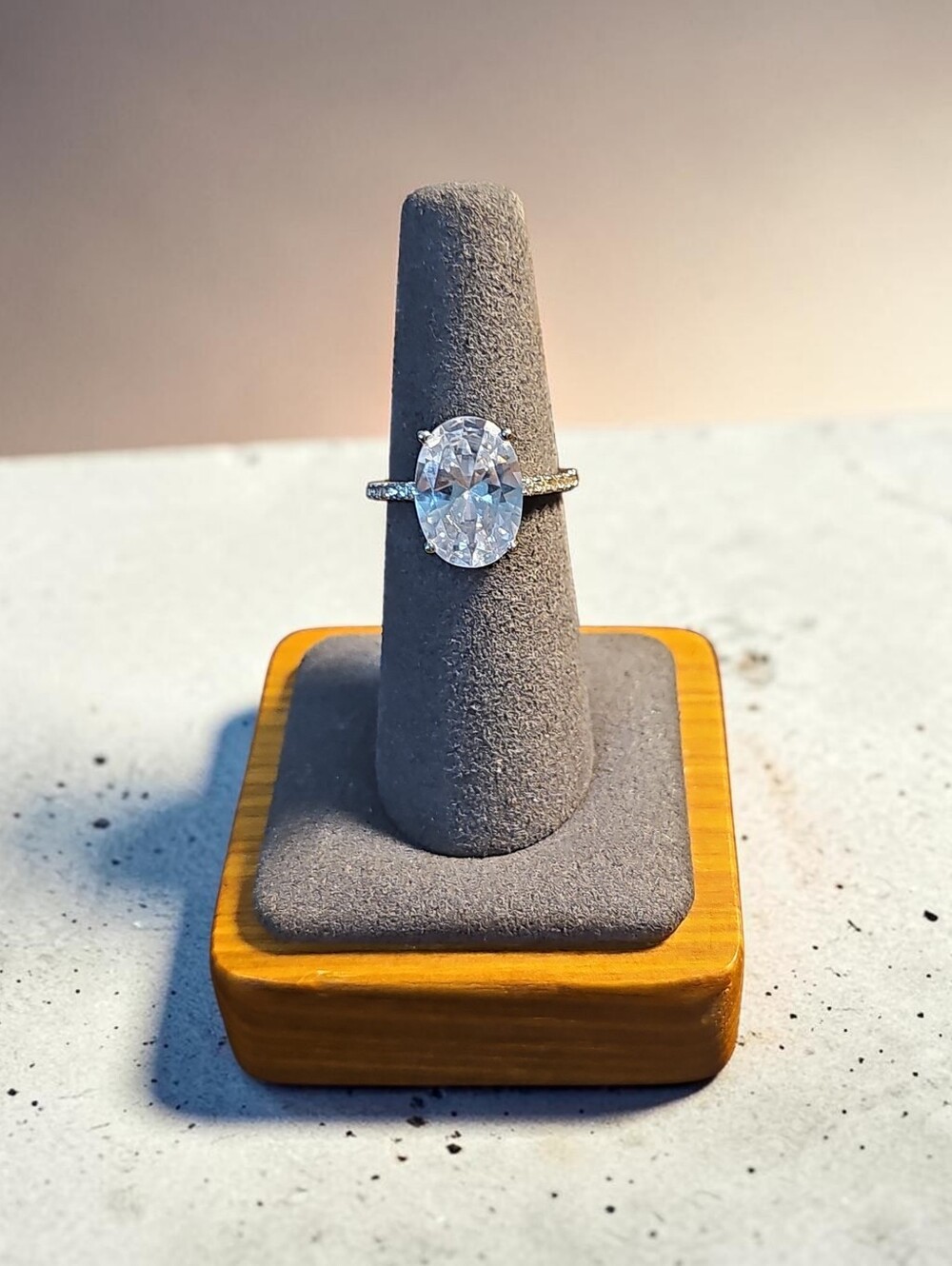 Sassified Boutique Nwt Oval Cut Cubic Zirconia Solitaire Ring in Silver